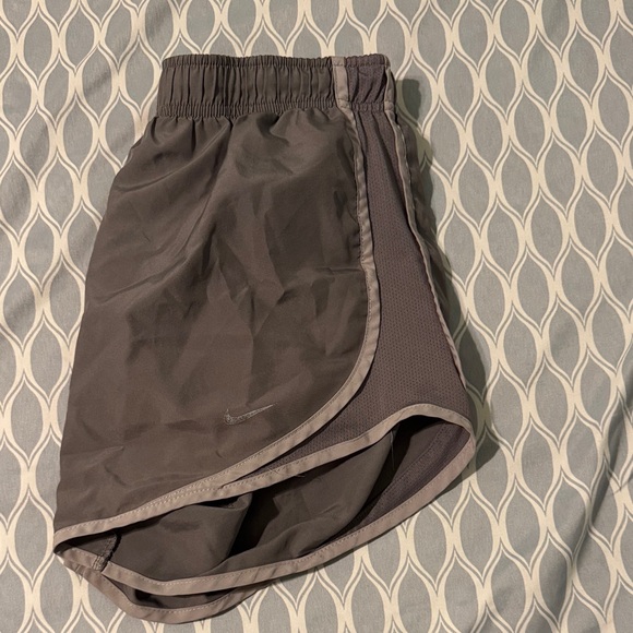 Nike Women's Charcoal Athletic Shorts - Picture 4 of 4
